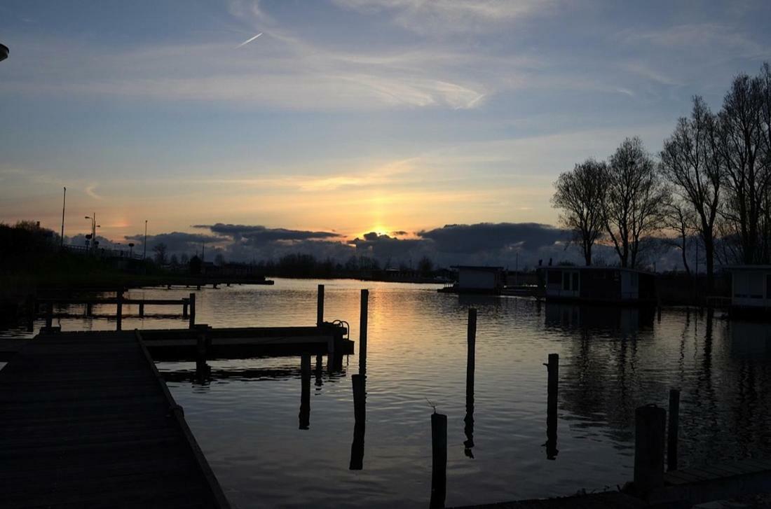 Apartmán Chalet 'De Lanterfanter' Grou Exteriér fotografie